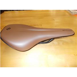 SIODŁO SYNCROS BELCARRA REGULAR 2.0 BROWN 2023-129891