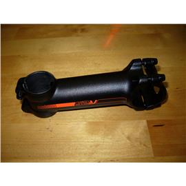 WSPORNIK KIEROWNICY SYNCROS R2.5 110MM/31.8 BLK/RE-109071