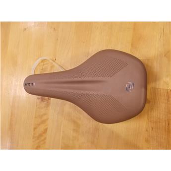 SIODŁO SYNCROS BELCARRA REGULAR 2.5 BROWN 2023-134296