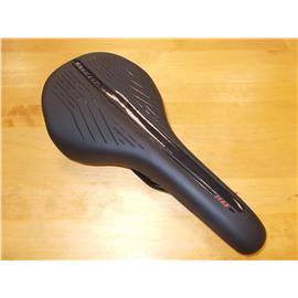 SIODŁO SYNCROS ER 2.5 BLK 2022-118512