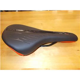 SIODŁO SYNCROS ER 2.5 BLK 2022-118513