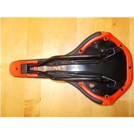 SIODŁO SYNCROS ER 2.5 BLK 2022-118514